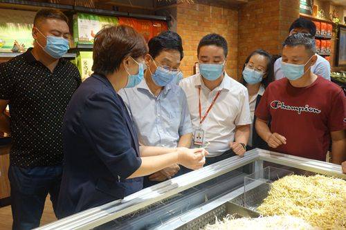 邯鄲市市場(chǎng)監(jiān)管局強(qiáng)化中秋國(guó)慶“雙節(jié)”期間食品與特種設(shè)備銷(xiāo)售安全督查工作